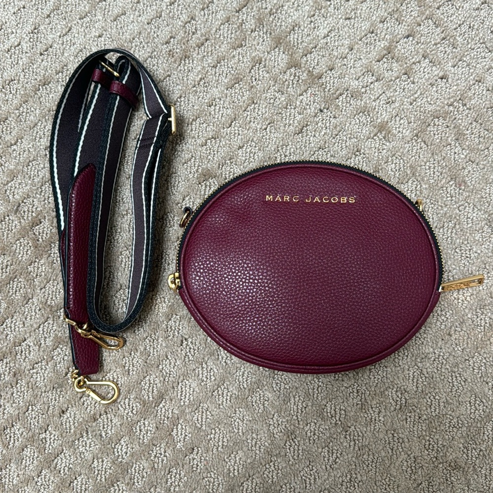 Marc Jacobs Circle Crossbody